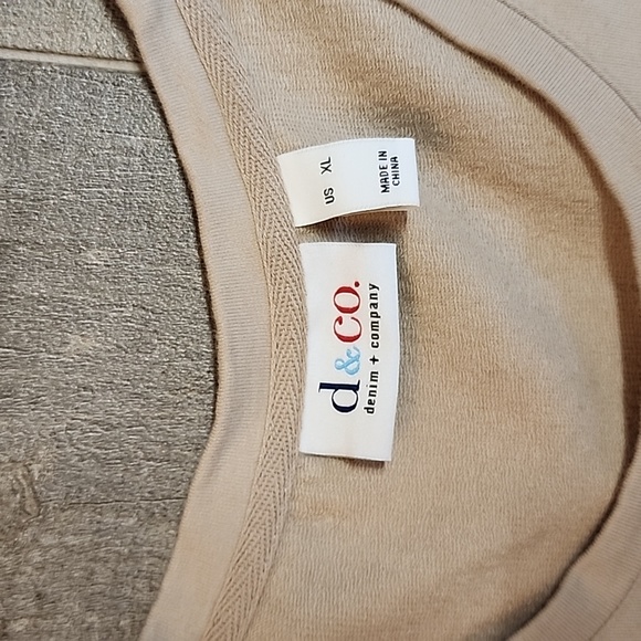 d & Co. Brand womans sweatshirt - Picture 6 of 7